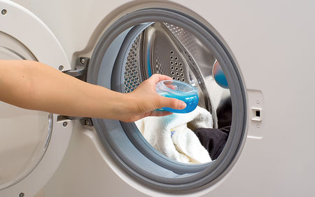 La différence entre le liquide à lessive et la poudre à laver